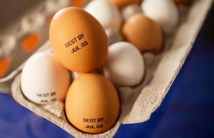 Ovos nos supermercados com preços mais acessíveis novamente