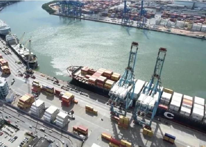 Porto de Itajai supera expectativas e alcanca maximo de cargas Porto de Itajai supera expectativas e alcanca maximo de cargas