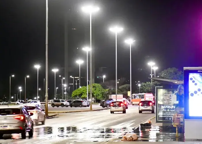 Regiões recebem nova iluminação em grande escala