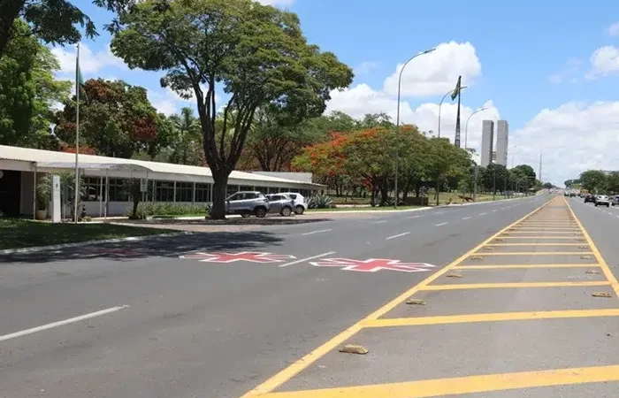 Sinalizacao no transito presta homenagem ao Corpo de Bombeiros
