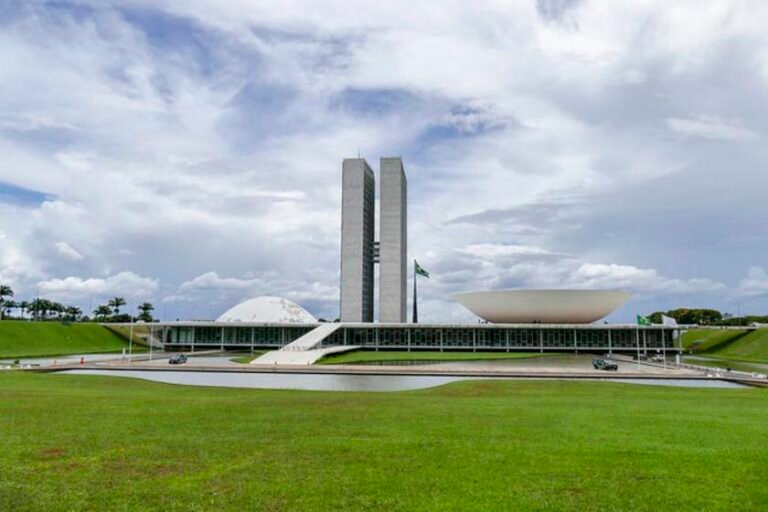 Regras do setor elétrico sob críticas intensas antes da votação