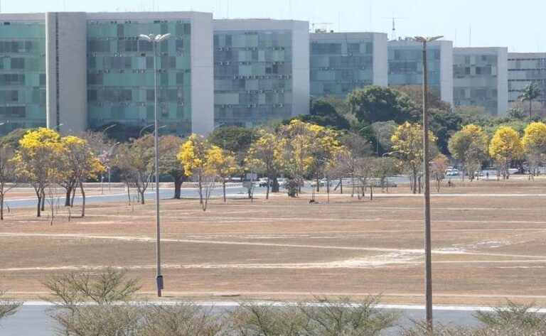 Governo Autoriza Nomeacao de Trescentos e Tres Aprovados no Concurso Nacional