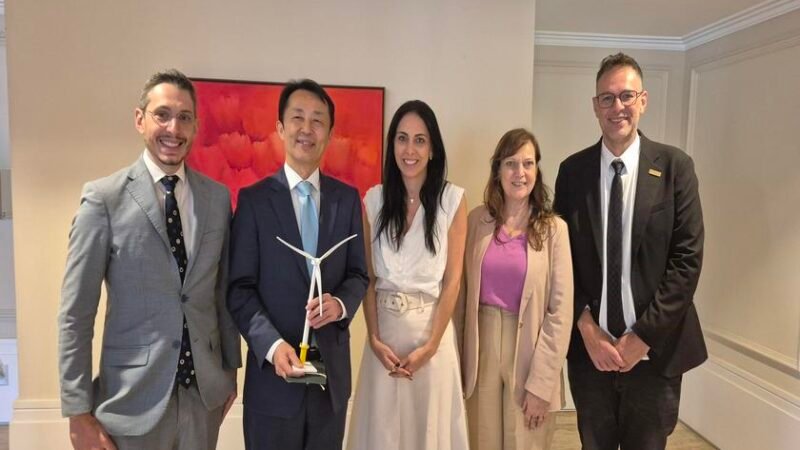 Japão e Sindienergia-RS: em visita a Porto Alegre, embaixador conhece primeiro projeto-piloto de energia eólica offshore flutuante do Brasil