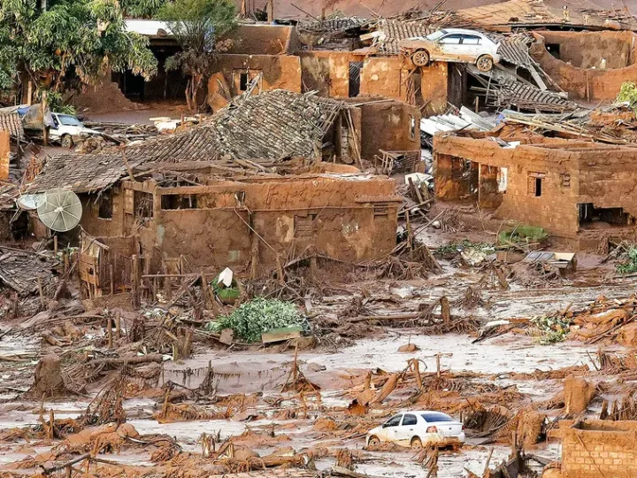 Justiça inglesa condena BHP e Samarco dez anos após tragédia que deixou 119 mortos