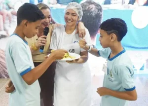 Merendeiras Preparam Delicias para Concurso Sabor de Escola
