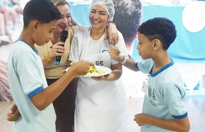 Merendeiras Preparam Delicias para Concurso Sabor de Escola