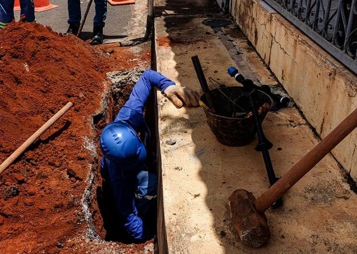 Obra da Caesb causa interdição em trecho da EPTG