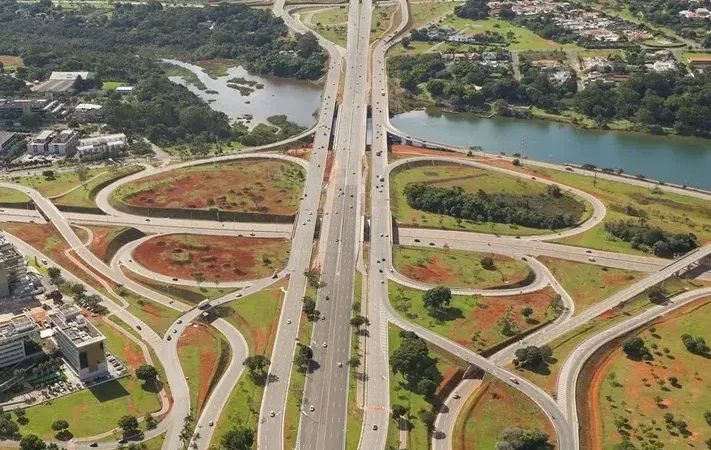 Sexteto de Torres Residenciais na Saída Norte de Brasília