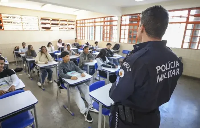 Vigilância nas Escolas Publicas por Meio de Cameras