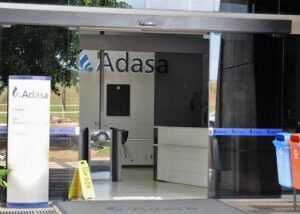 Adasa discute sistema de tarifas de agua em reunião