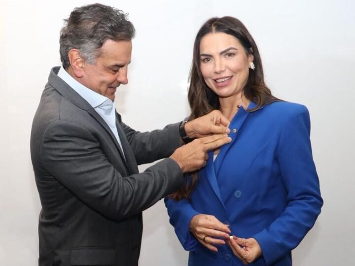Aecio Filia Deputada Paula Belmonte ao PSDB