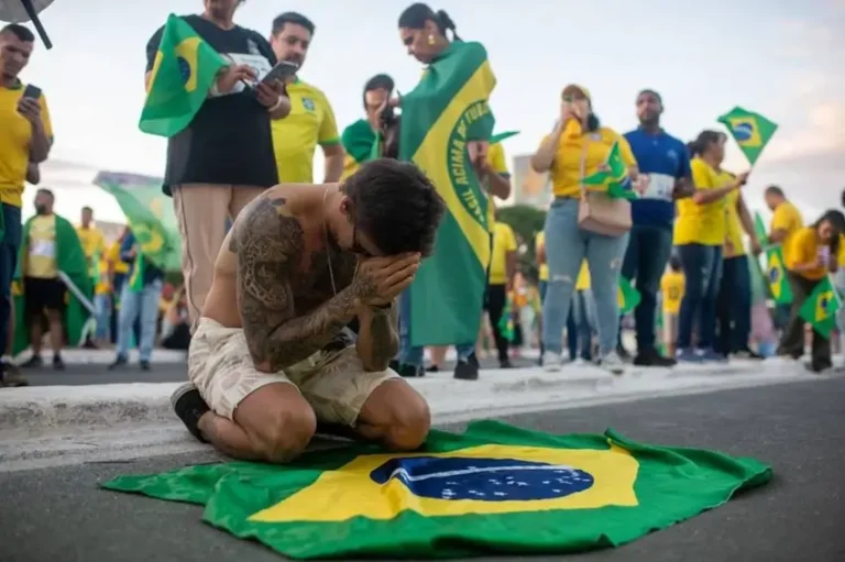 Bolsonarismo uma doenca messianica que atrasou e envergonha o Brasil