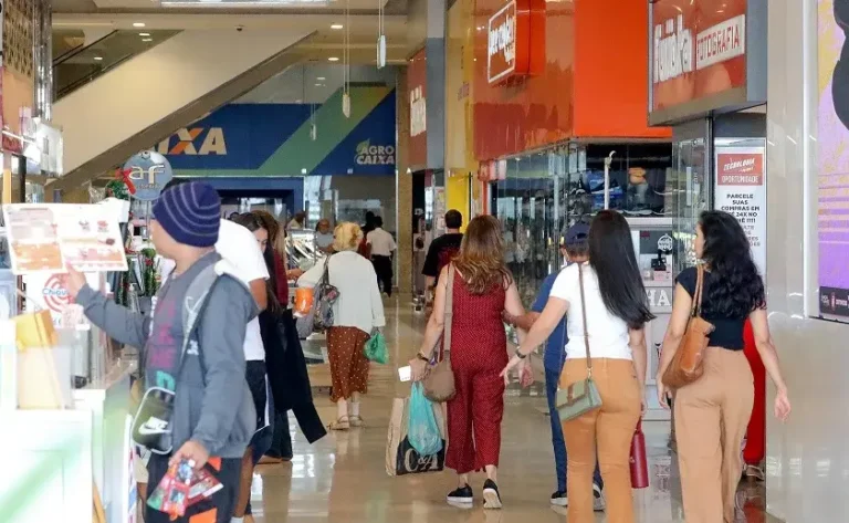 Consumo retoma ritmo com crescimento de 5,4 por cento
