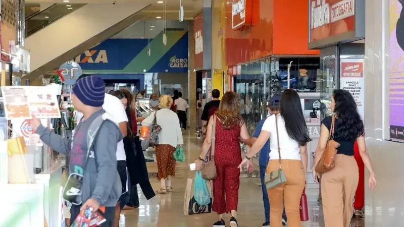 Consumo retoma ritmo com crescimento de 5,4 por cento