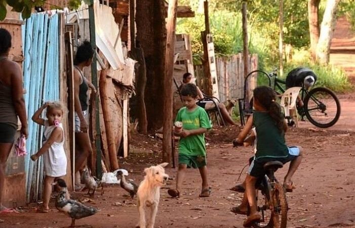 Falta de Infraestrutura e Vegetação nas Comunidades Carentes