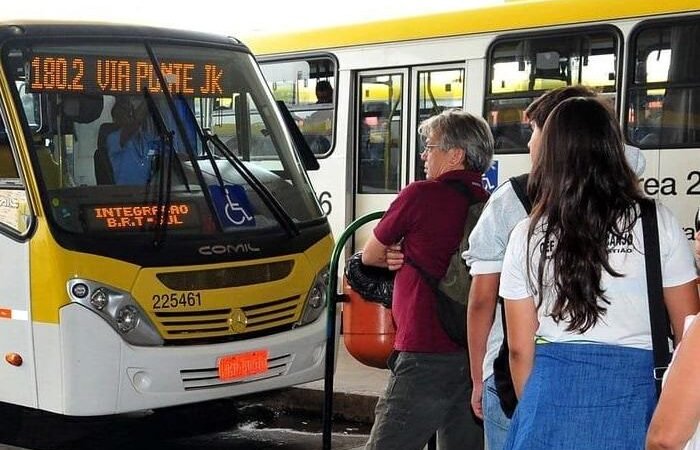 Onibus de graça no periodo natalino e na virada do ano