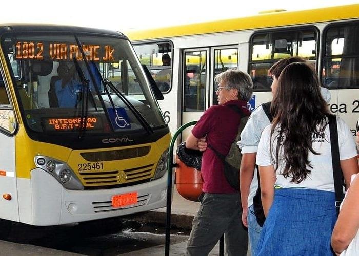 Onibus de graça no periodo natalino e na virada do ano