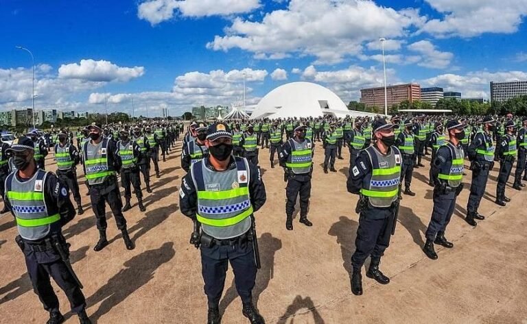 Policiais Militares Preparam 1200 Novos Recrutas para Servico