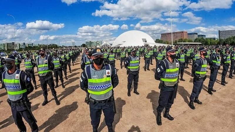 Policiais Militares Preparam 1200 Novos Recrutas para Servico