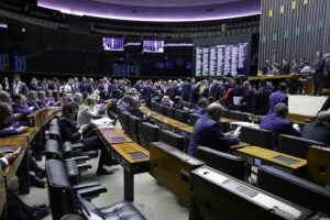 Presidente decide pela dispensa de deputados para evitar novos tumultos na Camara