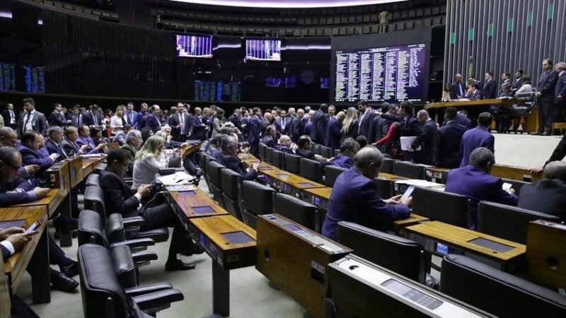Presidente decide pela dispensa de deputados para evitar novos tumultos na Camara
