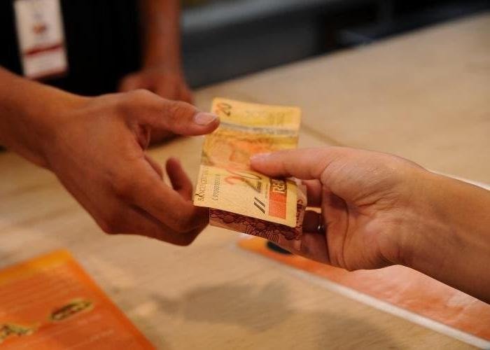 Reajuste Do Salario Minimo Vai Injetar 81 Bilhoes Na Economia Nacional