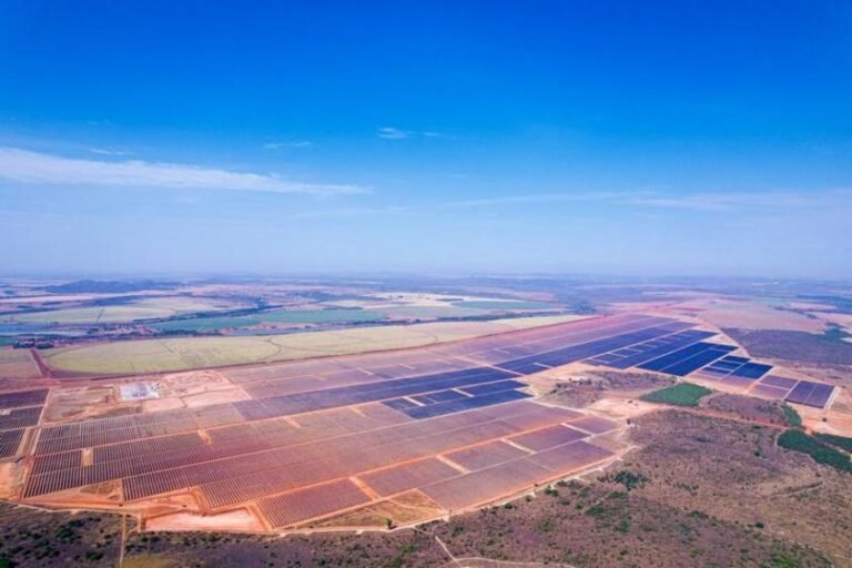 ArcelorMittal e Atlas Renewable Energy concluem construção de parque solar em Minas Gerais