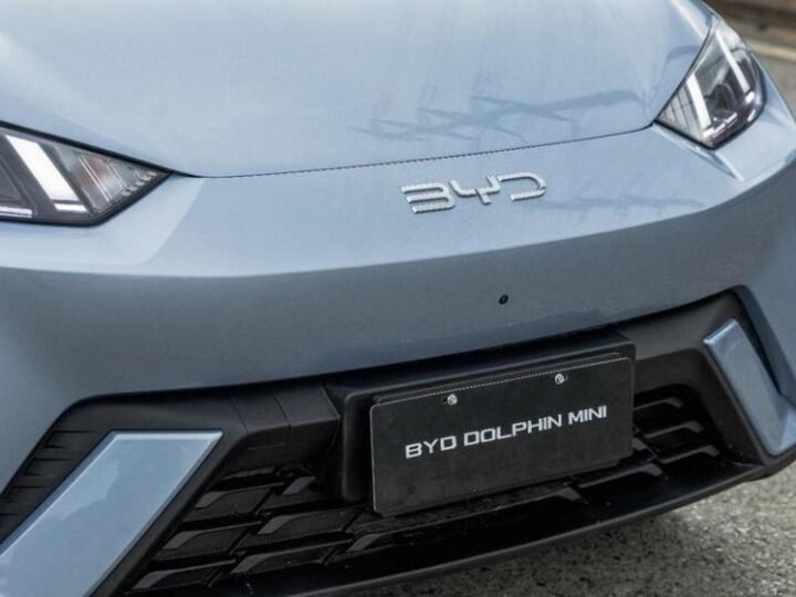 BYD acelera e já é a 4ª marca que mais vende carros no Brasil; Dolphin Mini ultrapassa marca de 50 mil