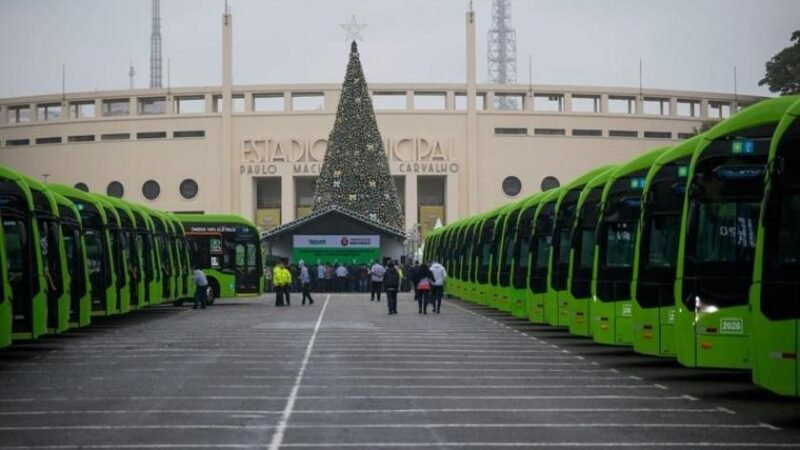 BYD entrega mais 53 ônibus à Prefeitura de São Paulo e encerra 2025 com 260 veículos na maior cidade do país