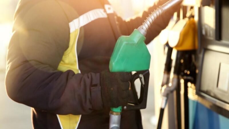 Com novo aumento do ICMS para 2026, impacto nos preços dos combustíveis já chega a 23%