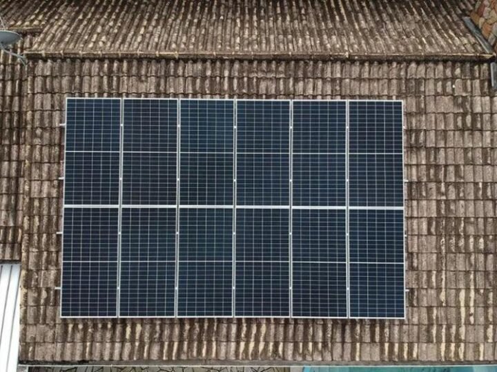 Oscilação de bandeiras tarifárias pressiona contas de luz e revela vantagem da energia solar