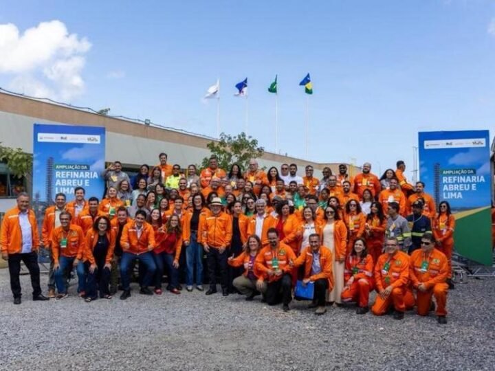 Refinaria no Porto de Suape (PE) recebe investimentos de R$ 8,6 bilhões para obras de expansão Refinaria no Porto de Suape (PE) recebe investimentos de R$ 8,6 bilhões para obras de expansão