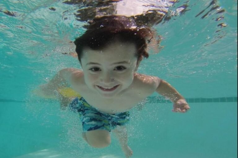Verão e férias: veja dicas de como limpar a piscina para evitar dengue e virose