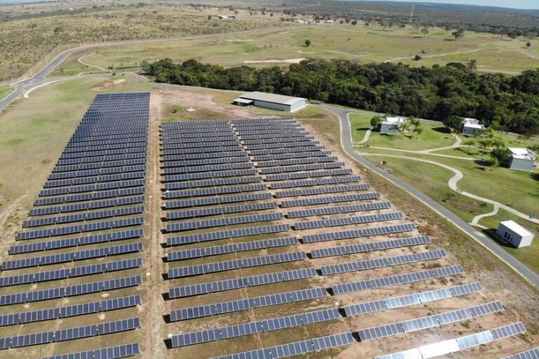 Aumento em tarifa de quem tem energia solar gera reclamações, mas investimento segue vantajoso