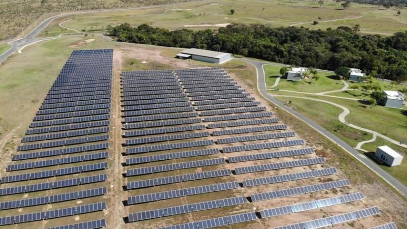 Aumento em tarifa de quem tem energia solar gera reclamações, mas investimento segue vantajoso