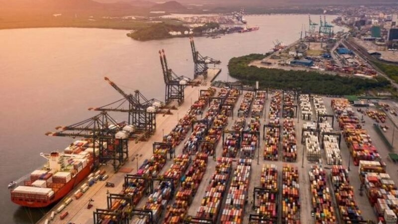 Porto de Santos avança para se tornar referência global em logística verde e conectada