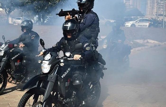 Pregao Internacional da Policia Militar do Distrito Federal para Compras de Armas e Municoes e Suspensao do Processo