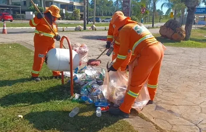 Reducao do numero de lixo recolhido na virada foi de 34 por cento