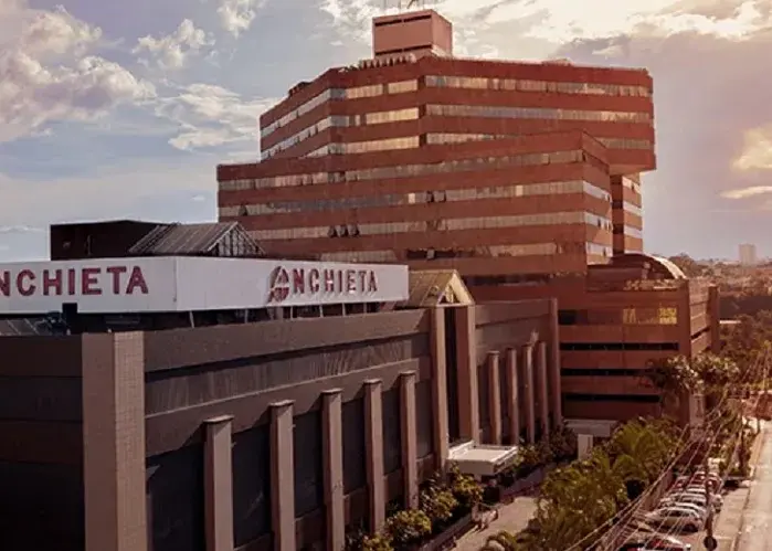 Técnicos acusados de administrar injeções fatais a pacientes Técnicos acusados de administrar injeções fatais a pacientes