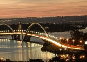 Transito interrompido na altura da Ponte JK