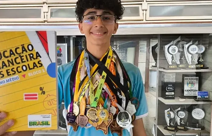 Aluno da Escola Publica Conquista Medalha de Ouro