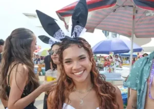 Aparelhinho Completa Quinze Anos Bloco do Amor Ganha Espaco