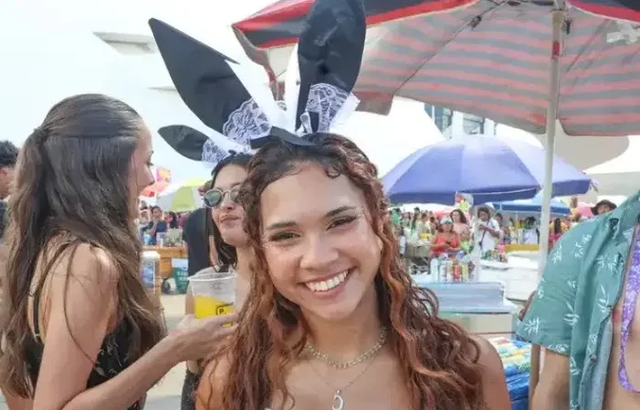 Aparelhinho Completa Quinze Anos Bloco do Amor Ganha Espaco