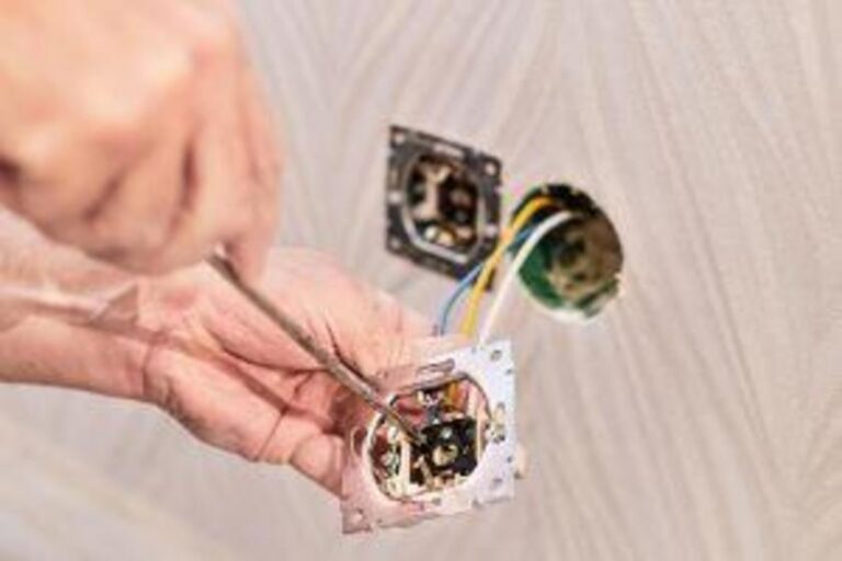 Com salto de 23% de incêndios em instalações elétricas, especialistas alertam riscos na ampliação de carga sem adequar quadros elétricos
