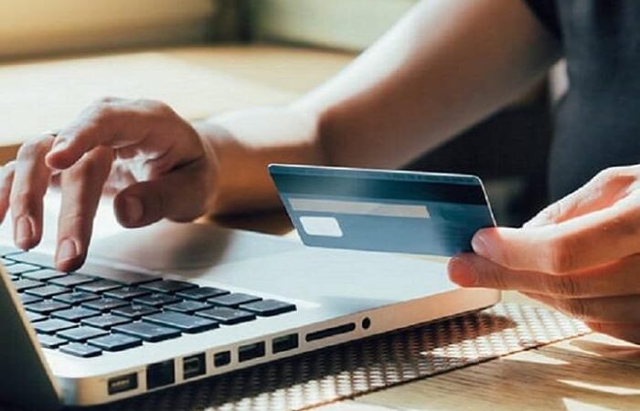 Compras noturnas pela internet atraem 54 por cento dos consumidores