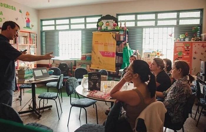 Cordelistas e Pesquisadores em uma Jornada Fascinante pelo Mundo do Cordel