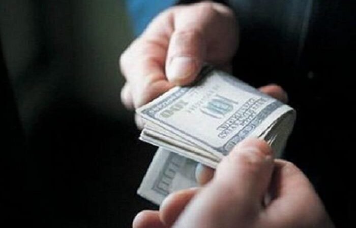 Dolar fecha o dia a 5,1766 reais