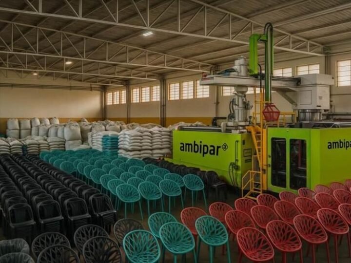 Economia circular em escala industrial: Ambipar produz 320 mil cadeiras recicladas