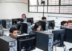 Programa distribui mais de 5700 equipamentos de informatica