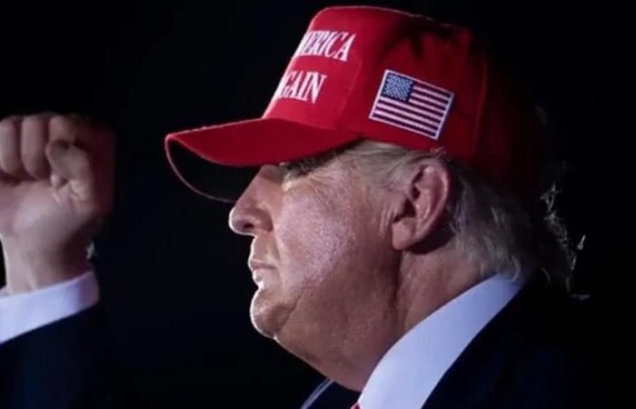 Trump Decide Impor Tarifa Global de 10 Por Cento